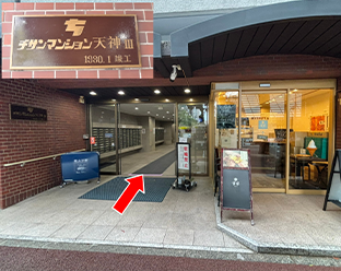 こちらのマンションの７０２号室です。